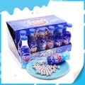 Caramelos duros de frutas en envase de cola, caramelos de cola con un divertido embalaje. 