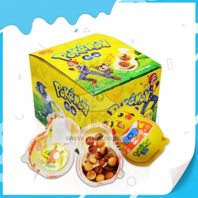 Huevo sorpresa de chocolate con juguete y galleta