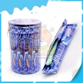 Tira de caramelo suave con centro halal recubierto de azúcar, sabor a arándanos ácidos y frescos. 