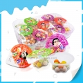 Chocolate y malvaviscos de dibujos animados de buen sabor para niños. 