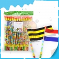 Juguete divertido para niños con caramelos de sabor a fruta y silbato de bandera 