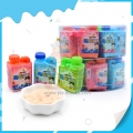 Caramelo dulce en polvo con chicle en frasco con forma de tanque de aceite 