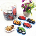 Galleta de chocolate con forma de coche de dibujos animados divertida en frasco 