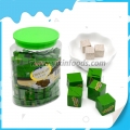 Venta al por mayor de caramelos de chocolate en forma de cubo de 2,75 g en frascos. 