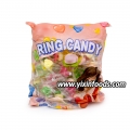 Caramelos duros de colores en bolsa con forma de anillo 