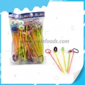 Caramelos largos coloridos a precio económico con juguete. 