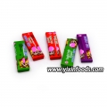 Chicle con sabor a fruta con envase de frasco con tatuaje 