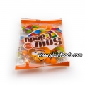 Mini caramelos ácidos Super Viviga con sabor a naranja y frutas de colores. Confitería dulce. 