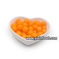 Mini caramelos ácidos Super Viviga con sabor a naranja y frutas de colores. Confitería dulce. 