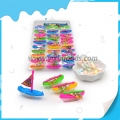 Juguete de barco de vela de nuevo estilo con caramelos de compresión de pescado 