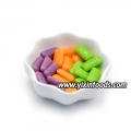 Chicle de tres sabores de frutas en envase embotellado 