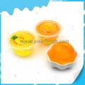 Gelatina de vitamina C con sabor a naranja dulce y piña en taza 