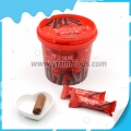 Galleta de chocolate con forma de rollo de huevo 